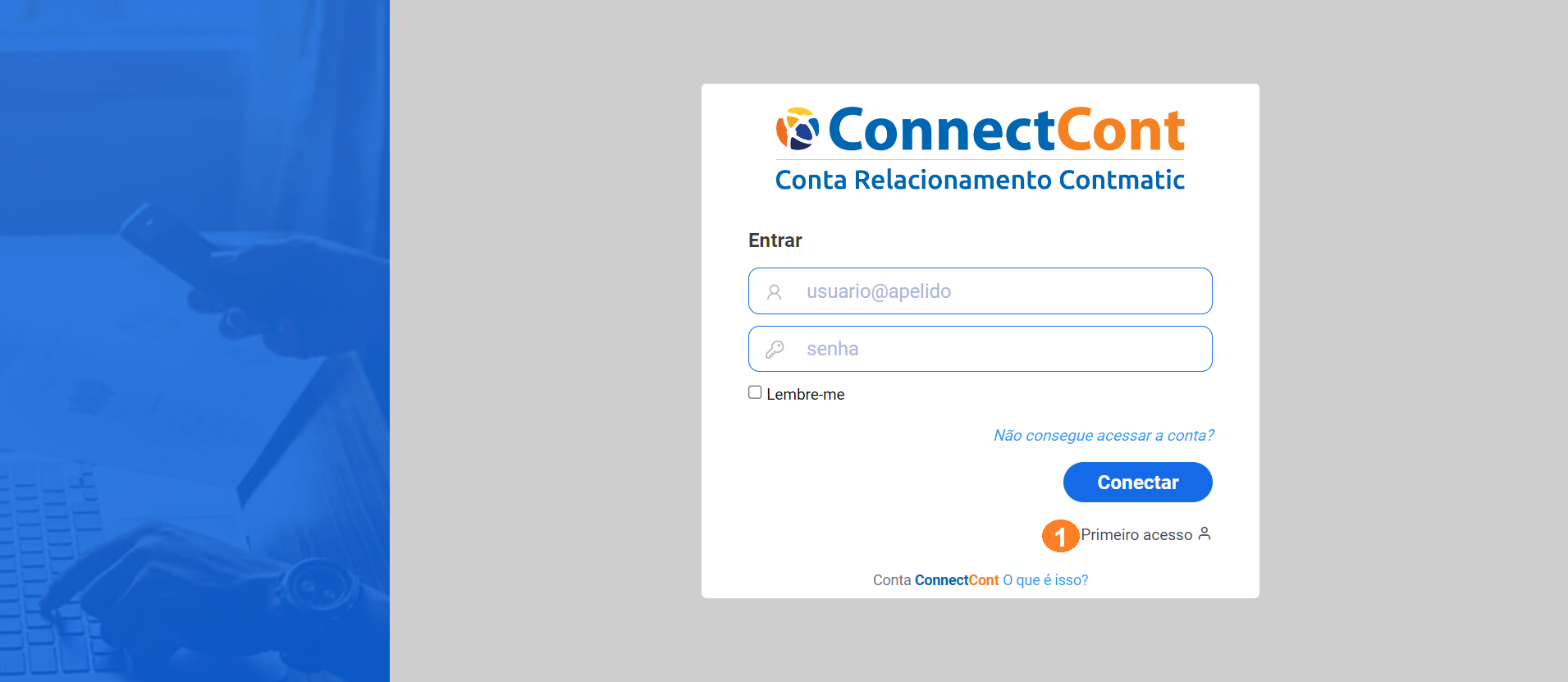 Tela de login do Connectcont com campos para digitar o usuário e a senha. Possui um link escrito primeiro acesso e um botão azul escrito conectar.