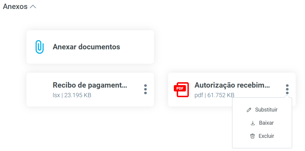 Seção de Anexos mostrando arquivos carregados. Um menu suspenso em um documento PDF exibe as opções de ação substituir, baixar e excluir.