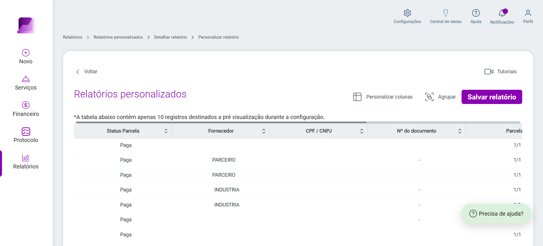 Interface 'Relatórios personalizados' exibindo a tabela de dados e opções de configuração na barra superior.