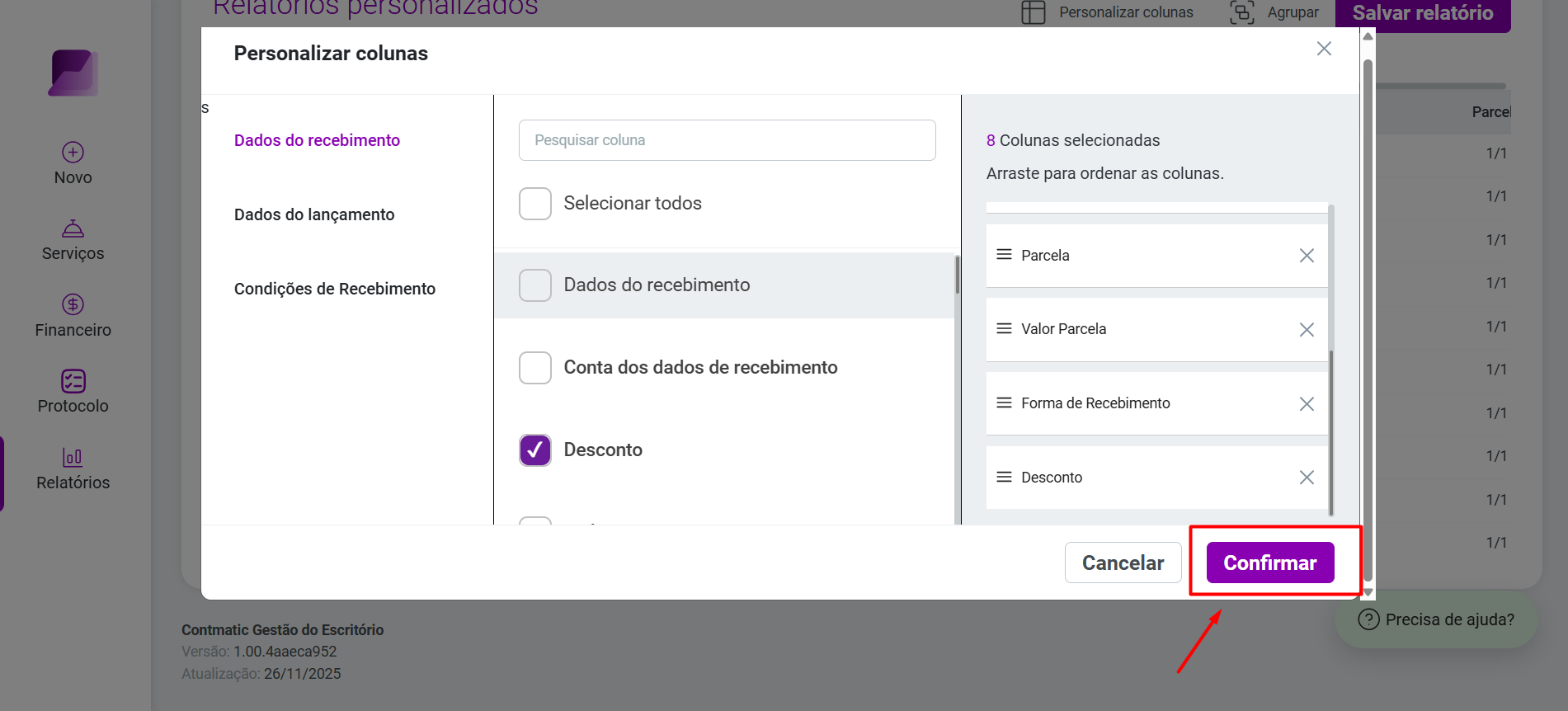 Pop-up 'Personalizar colunas' com a aba 'Dados do recebimento' e o campo 'Desconto' marcado, destacando o botão 'Confirmar' para salvar as alterações.