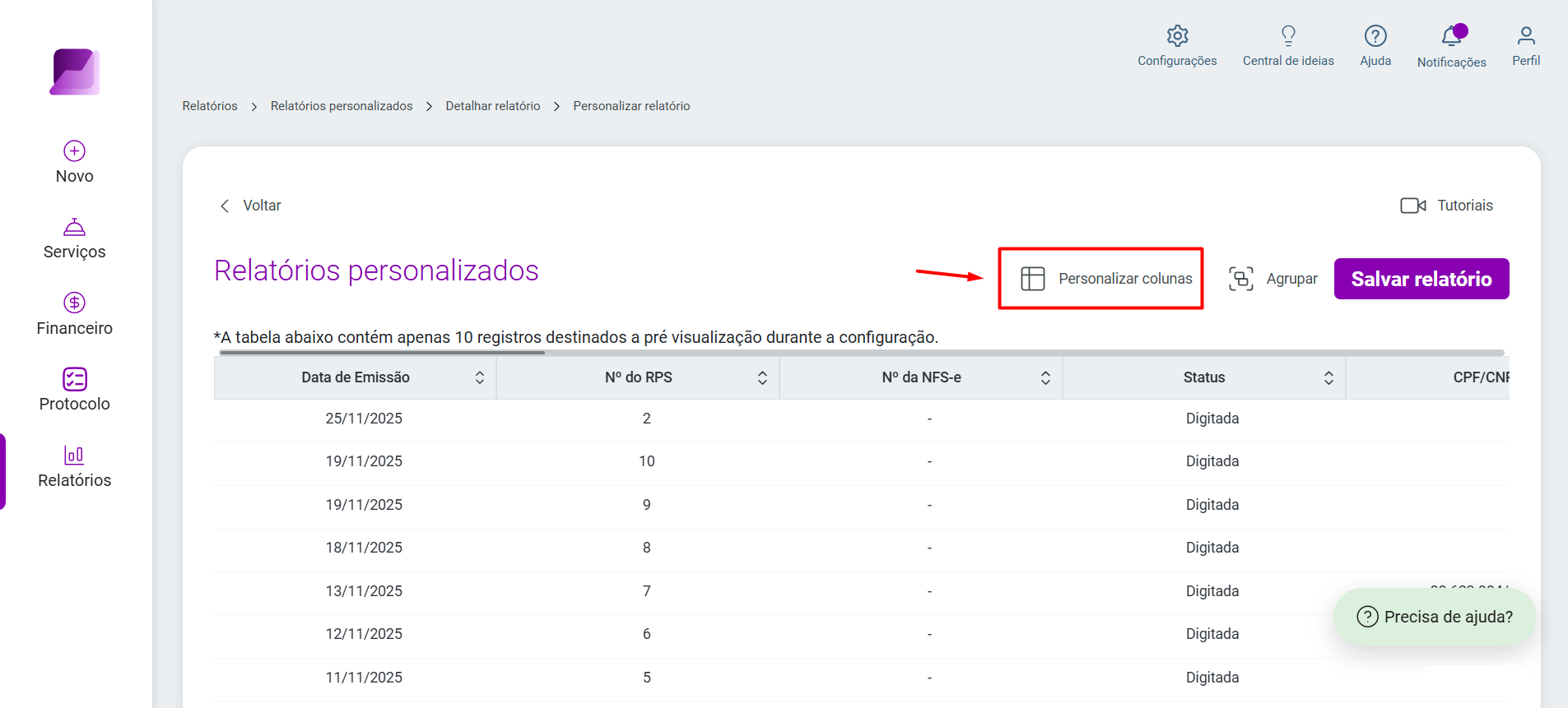 Tela de relatórios personalizados com destaque em vermelho indicando o botão 'Personalizar colunas', localizado acima da tabela de registros.