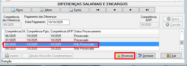 Tela de Diferenças Salariais mostrando lista de competências, com o mês 08/2025 selecionado e botão "Processar" em destaque.