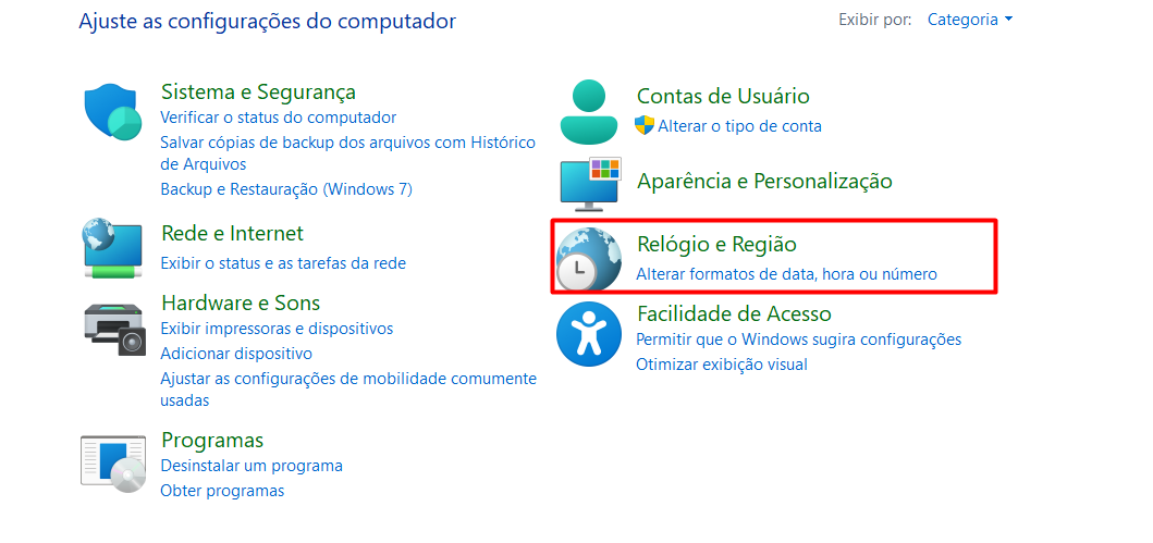 Janela do Painel de Controle com a categoria "Relógio e Região" e o link "Alterar formatos de data, hora ou número" destacados.